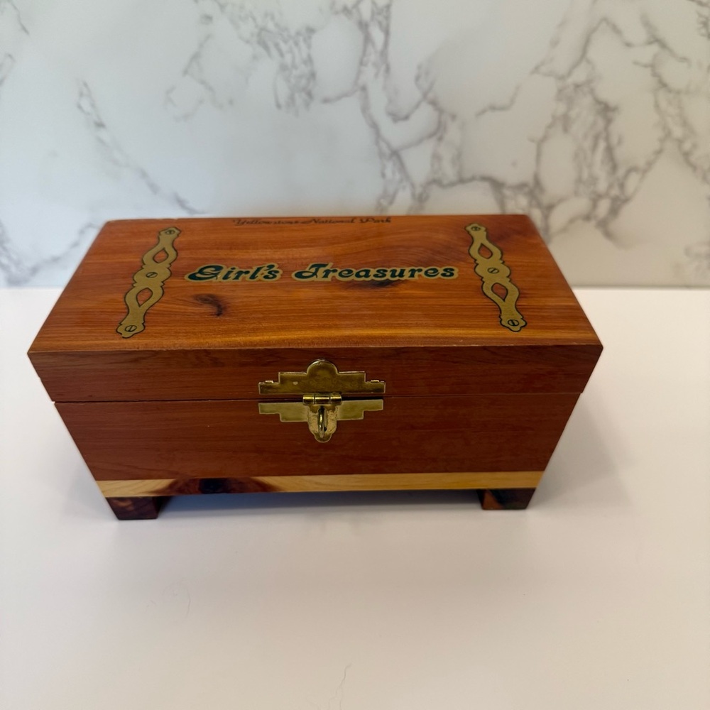 Vintage Cedar Wood Girl's Treasures Box Jewelry Yellowstone National Park